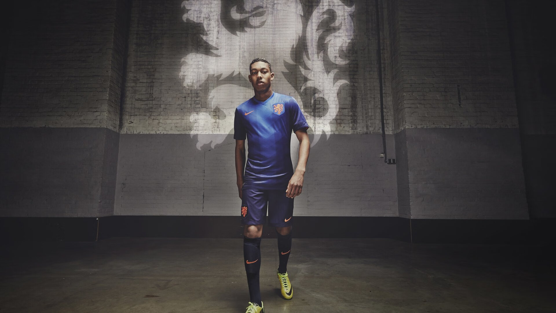 利兹联中场调度精妙，白玫瑰军团冲击欧战区，曼联利兹联为什么叫玫瑰德比